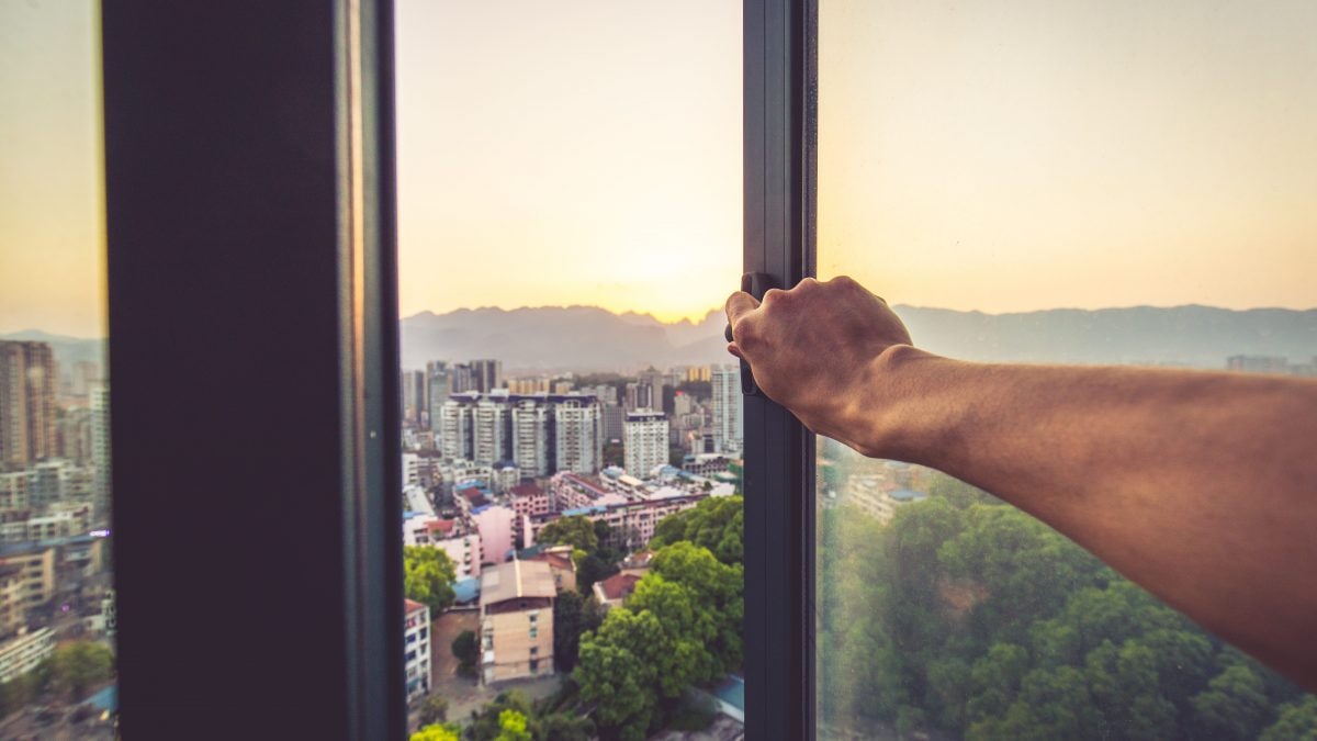 vista della città dalla finestra