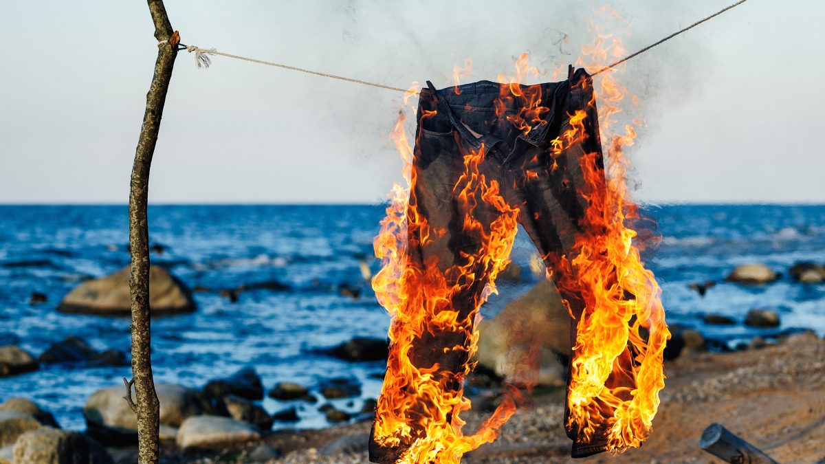 Pantaloni esplosivi
