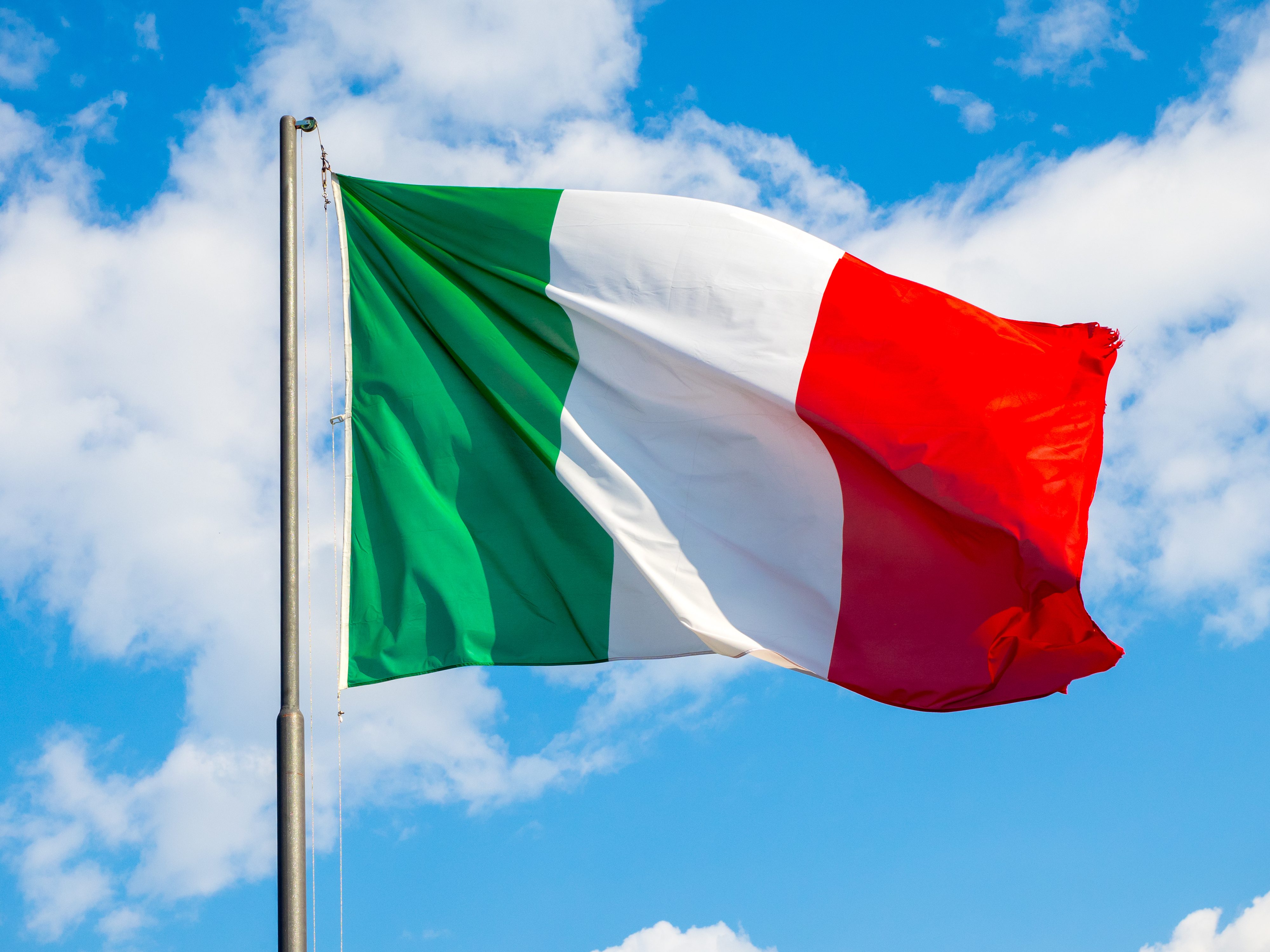 Esso rappresenta, insieme alla Bandiera e al Presidente della Repubblica, il simbolo dell'Unità Nazionale