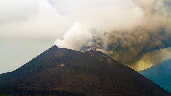 anak krakatoa 4 eruzioni