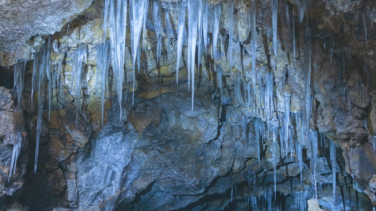 grotta del gelo etna