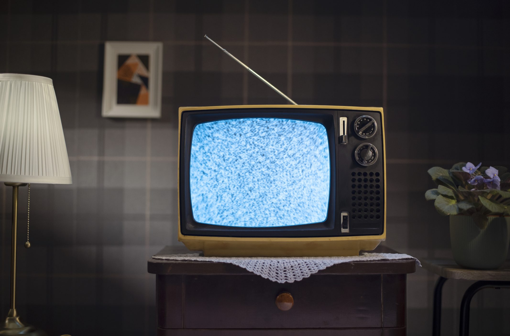 La televisione in breve, storia di come e quando è stata inventata e si