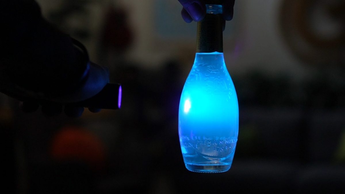 acqua tonica fluorescenza