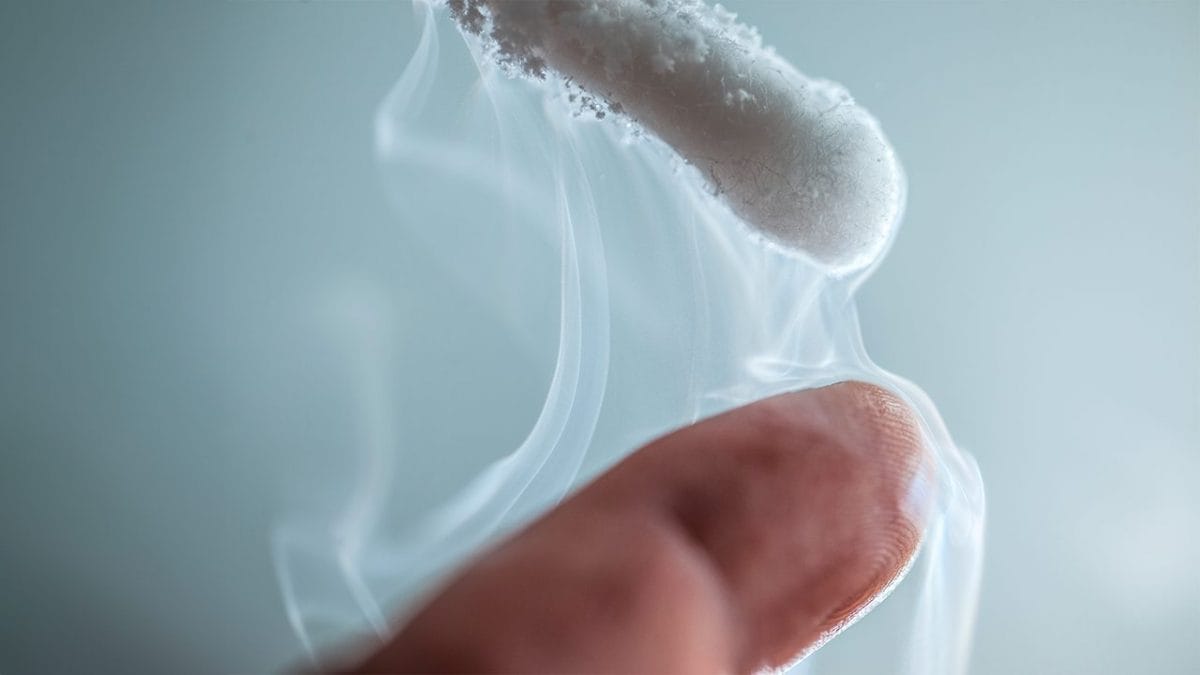 cosa succede se si tocca l'azoto liquido