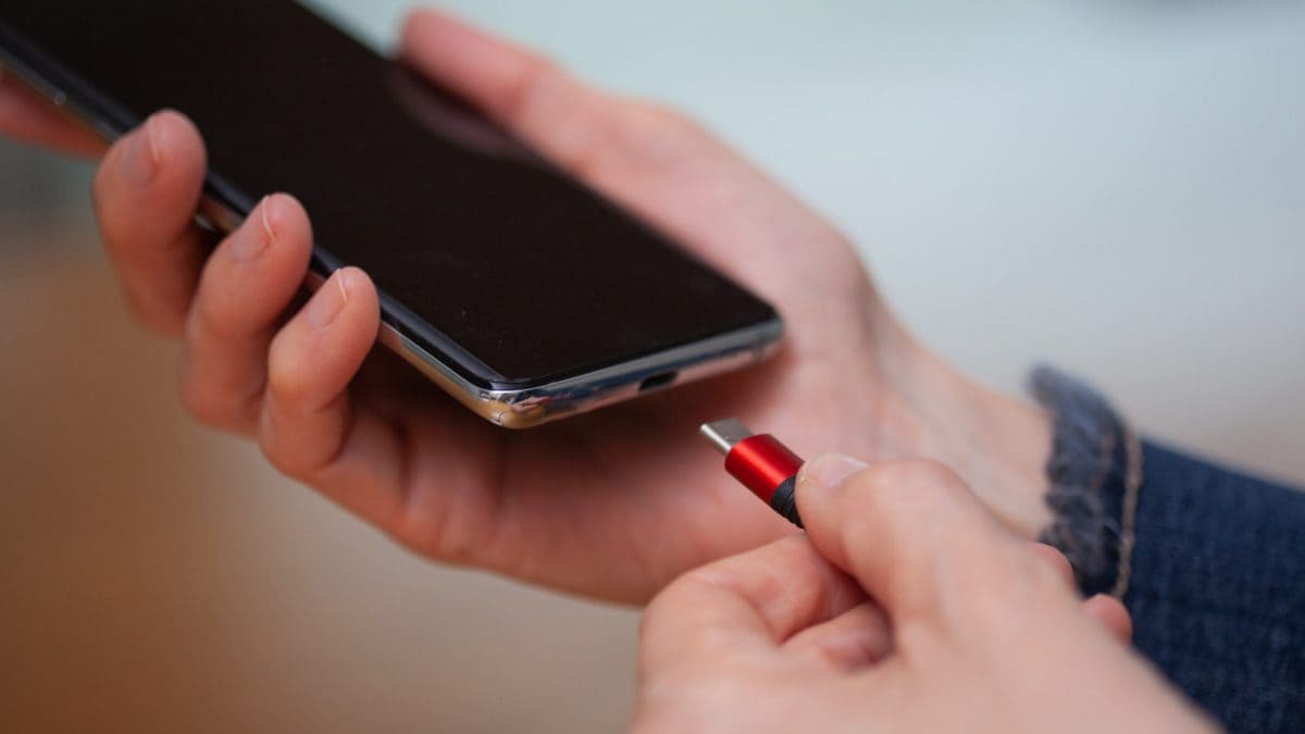 come caricare batteria smartphone