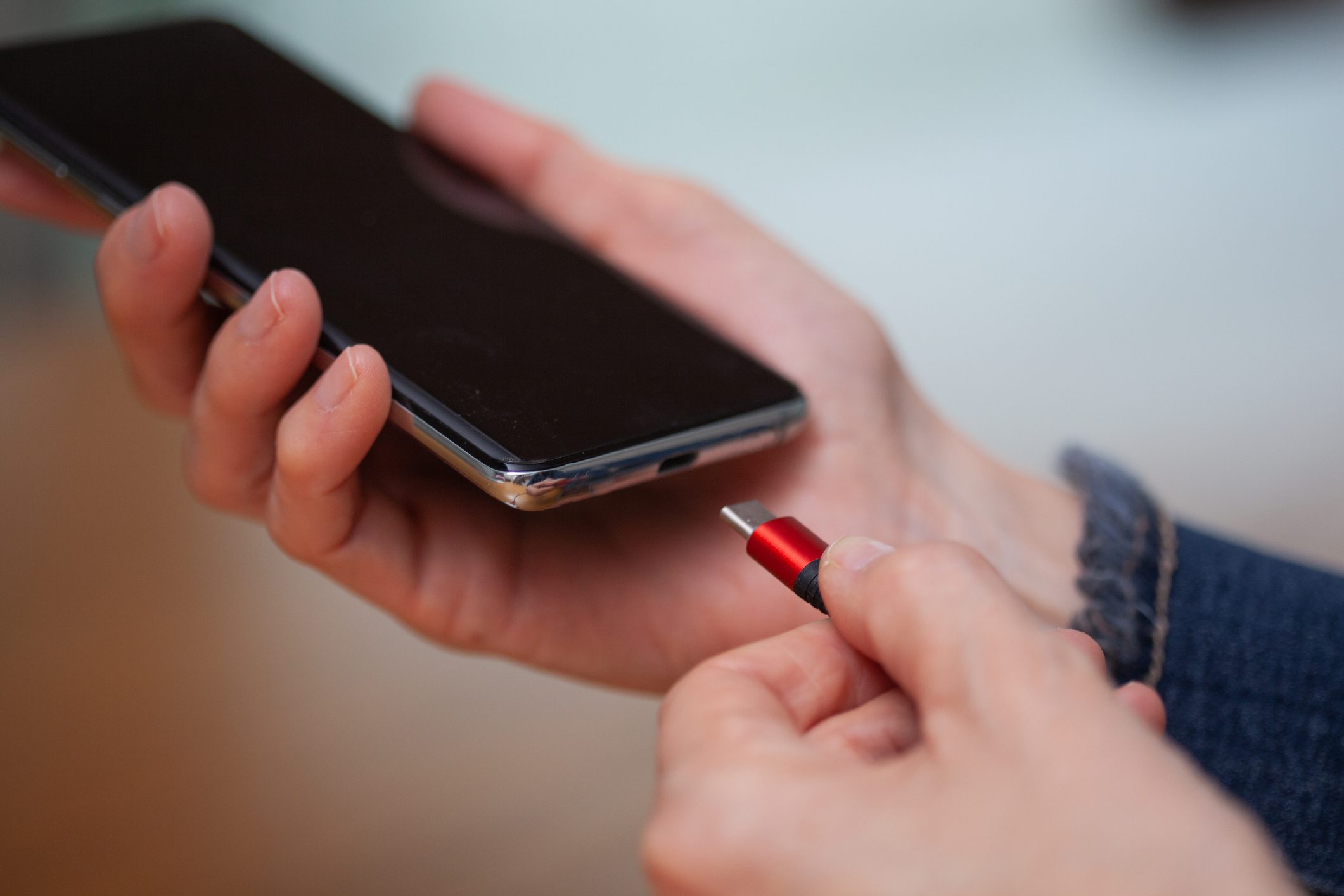 come caricare batteria smartphone