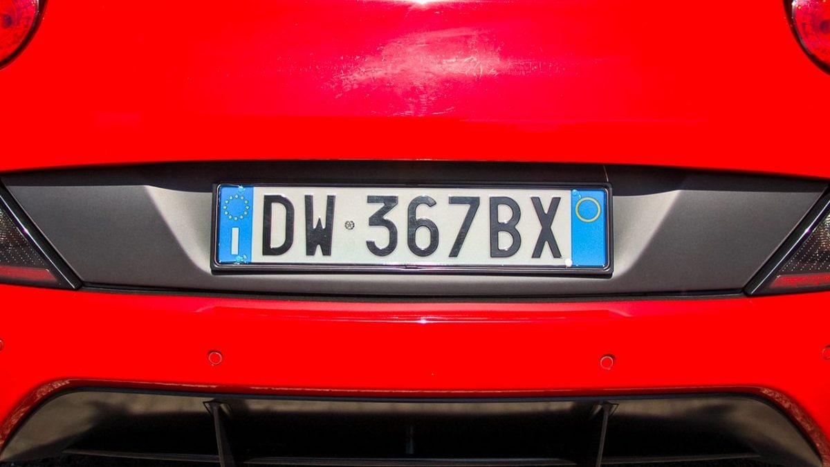 targa automobile italiana