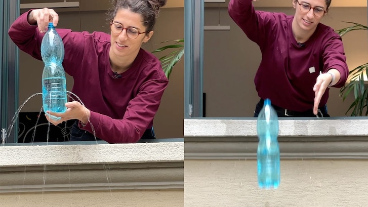 bottiglia caduta libera acqua fori 2