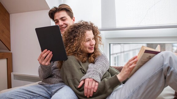 chi si assomiglia si piglia libro interessi auto-essenzialismo