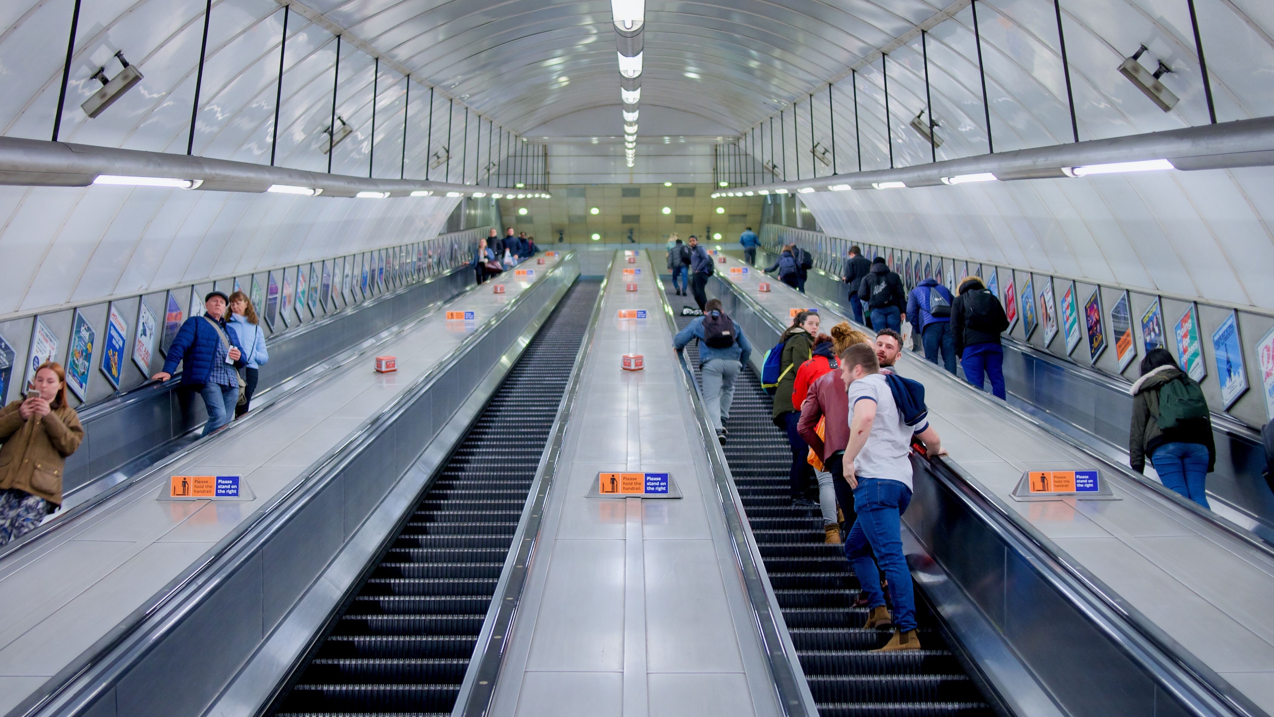 scale mobili metropolitana holborn londra esperimento