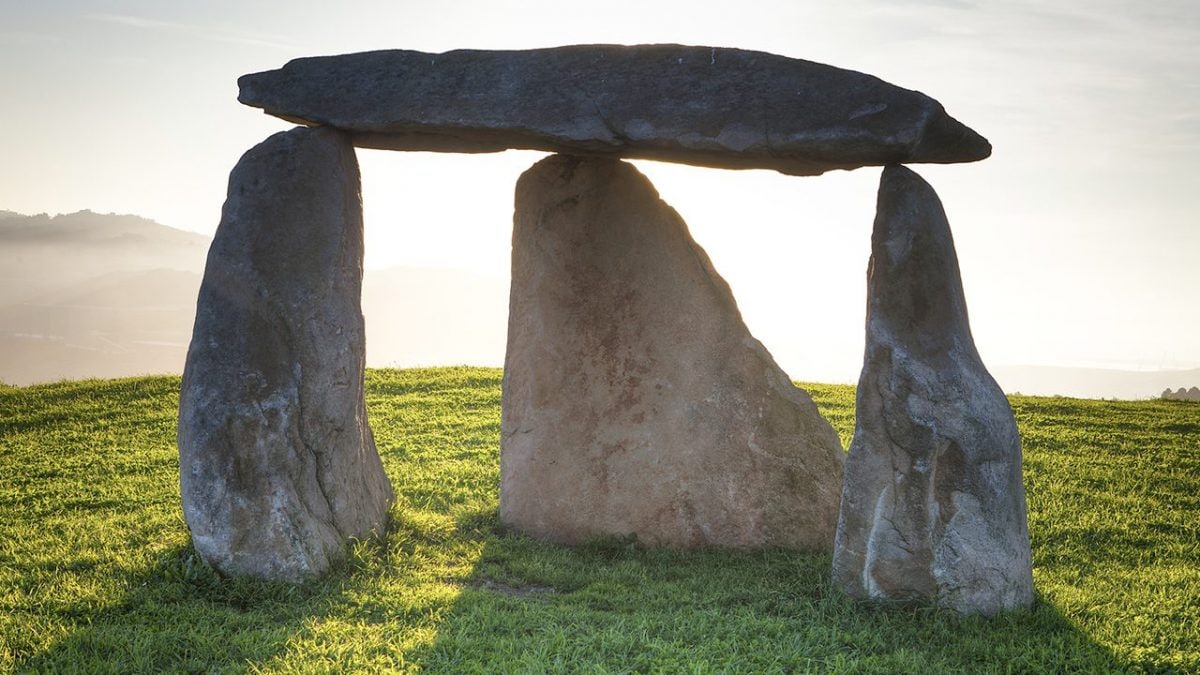 cosa sono dolmen menhir cromlech