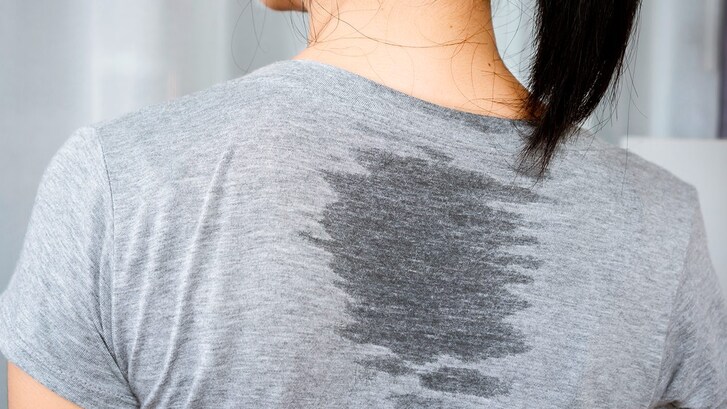 perche le magliette bagnate diventano scure