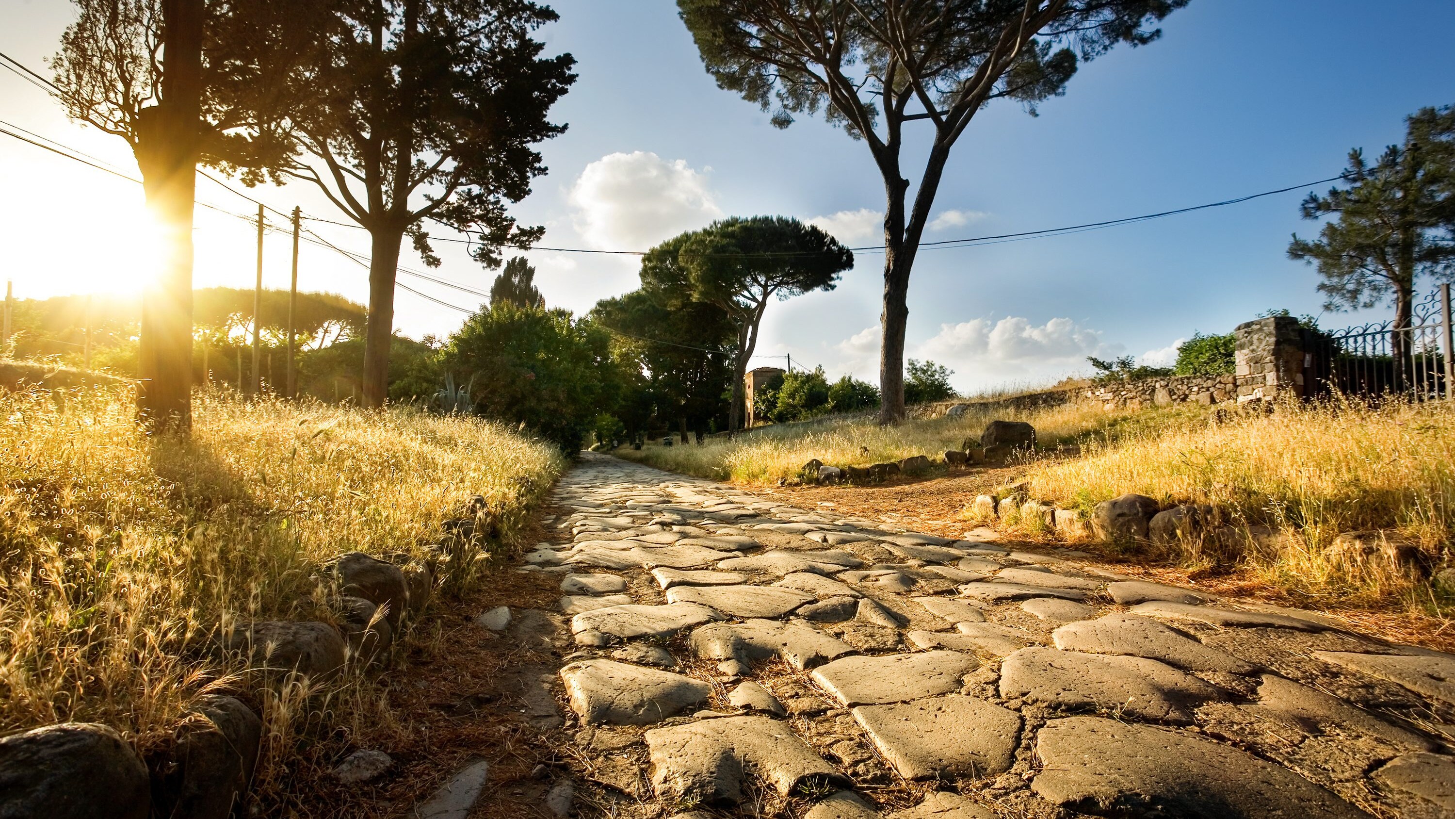 come e possibile che strade romane ancora in piedi
