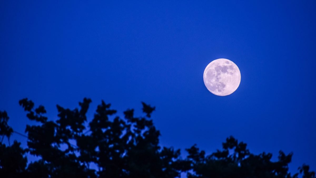 superluna con eclissi parziale