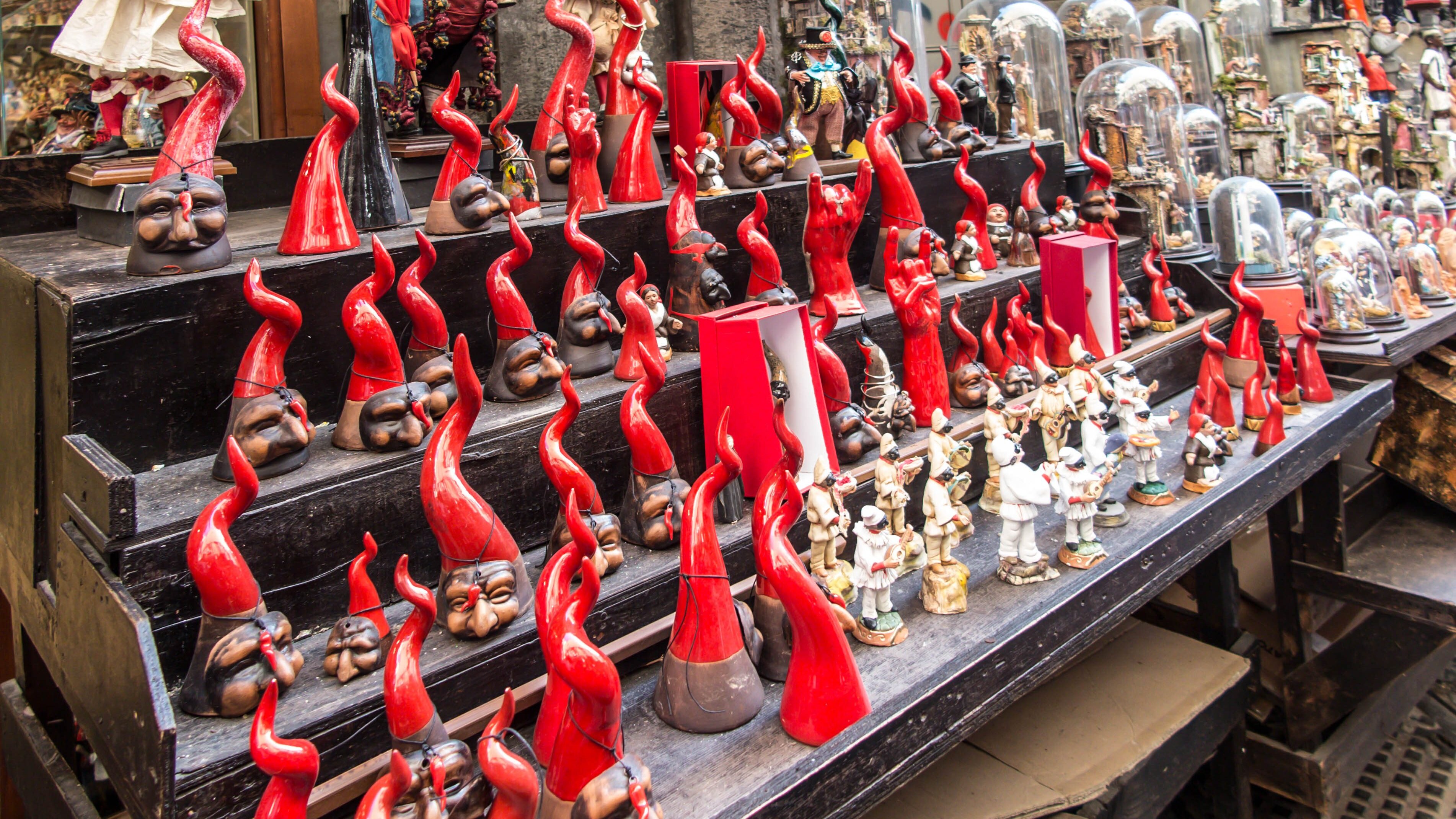 Perche cornetto napoletano porta fortun forma peperoncino significato simbolo