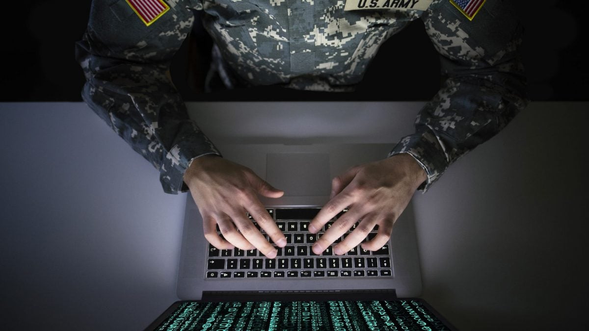 violazione computer militari usa chiavetta usb