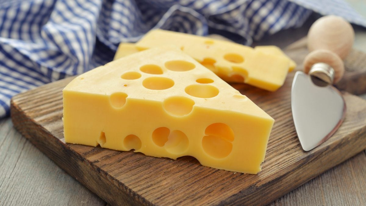 perche alcuni formaggi hanno i buchi