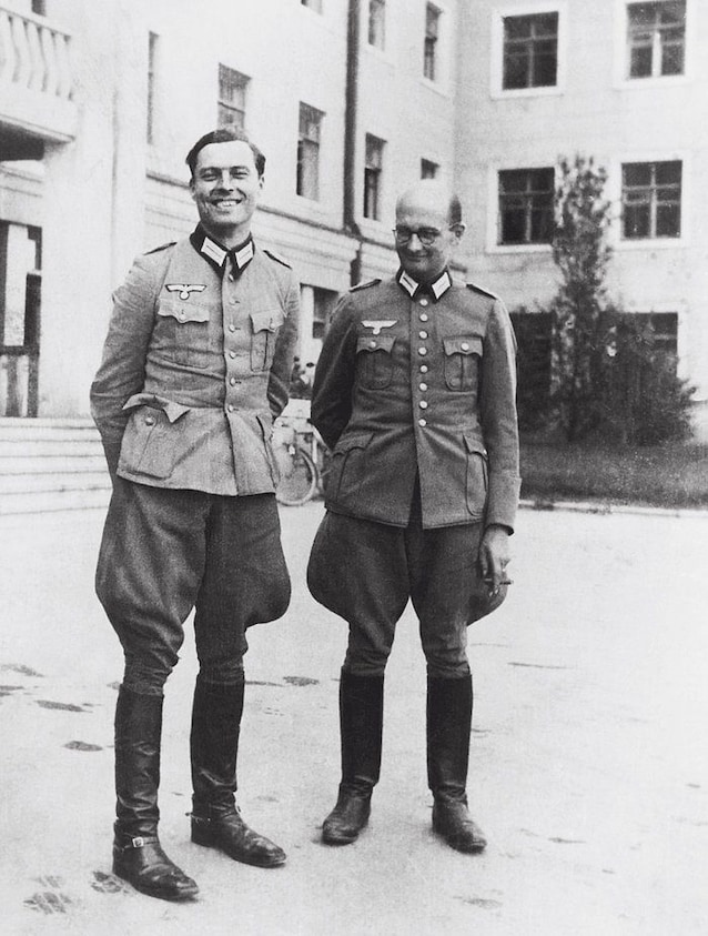 Stauffenberg (a sinistra)