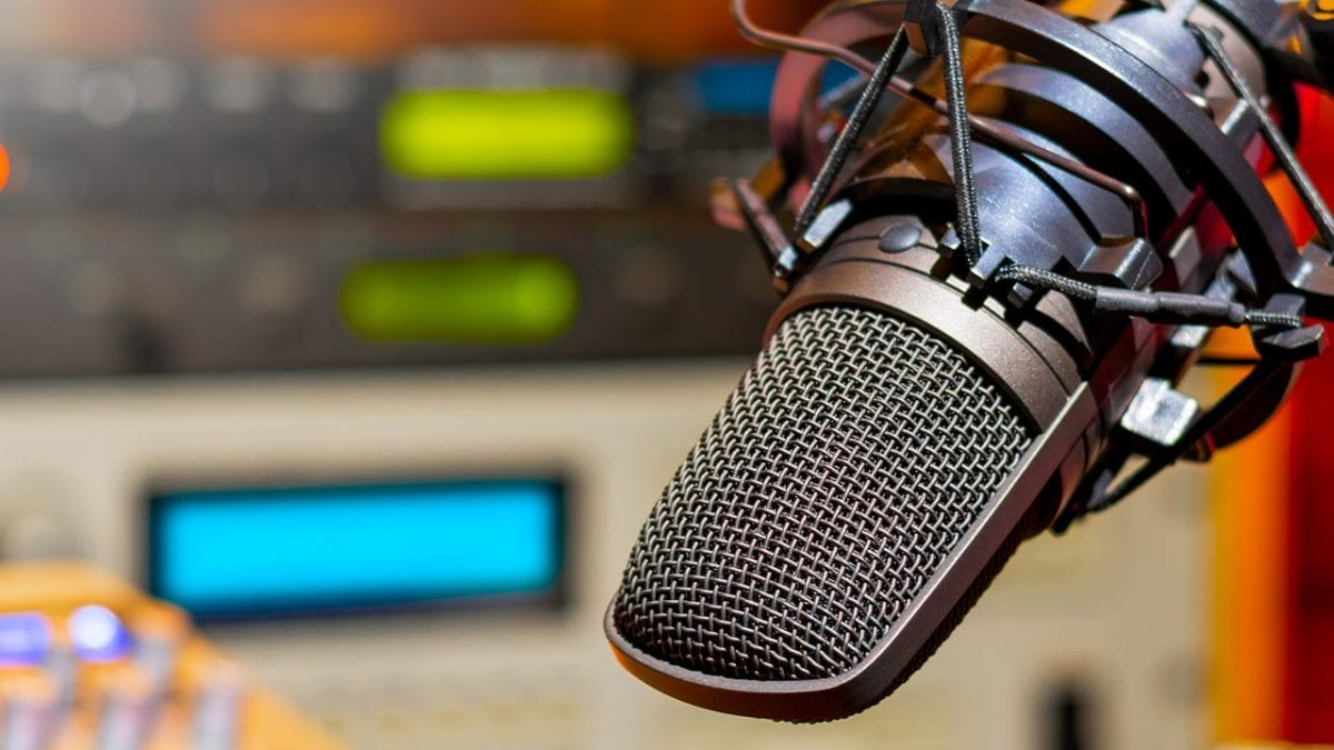 Radio Deejay THUMB-CLEAN