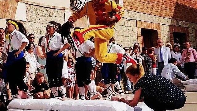 Baby_jump_by_El_colacho