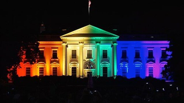 La Casa bianca con la bandiera arcobaleno