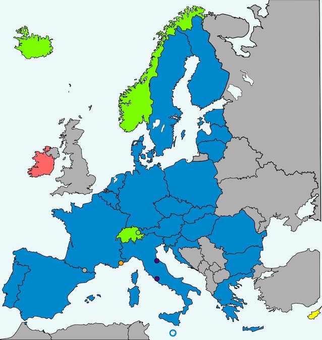 Blu Paesi UE membri di Schengen, verde Paesi non UE membri di Schengen; Rosso e giallo, Paesi UE non membri di Schengen (Wikimedia Commons)