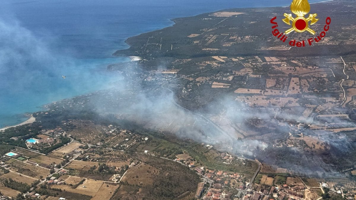L'incendio di oggi 28 luglio a Orosei, in Sardegna. Credit: Vigili del Fuoco