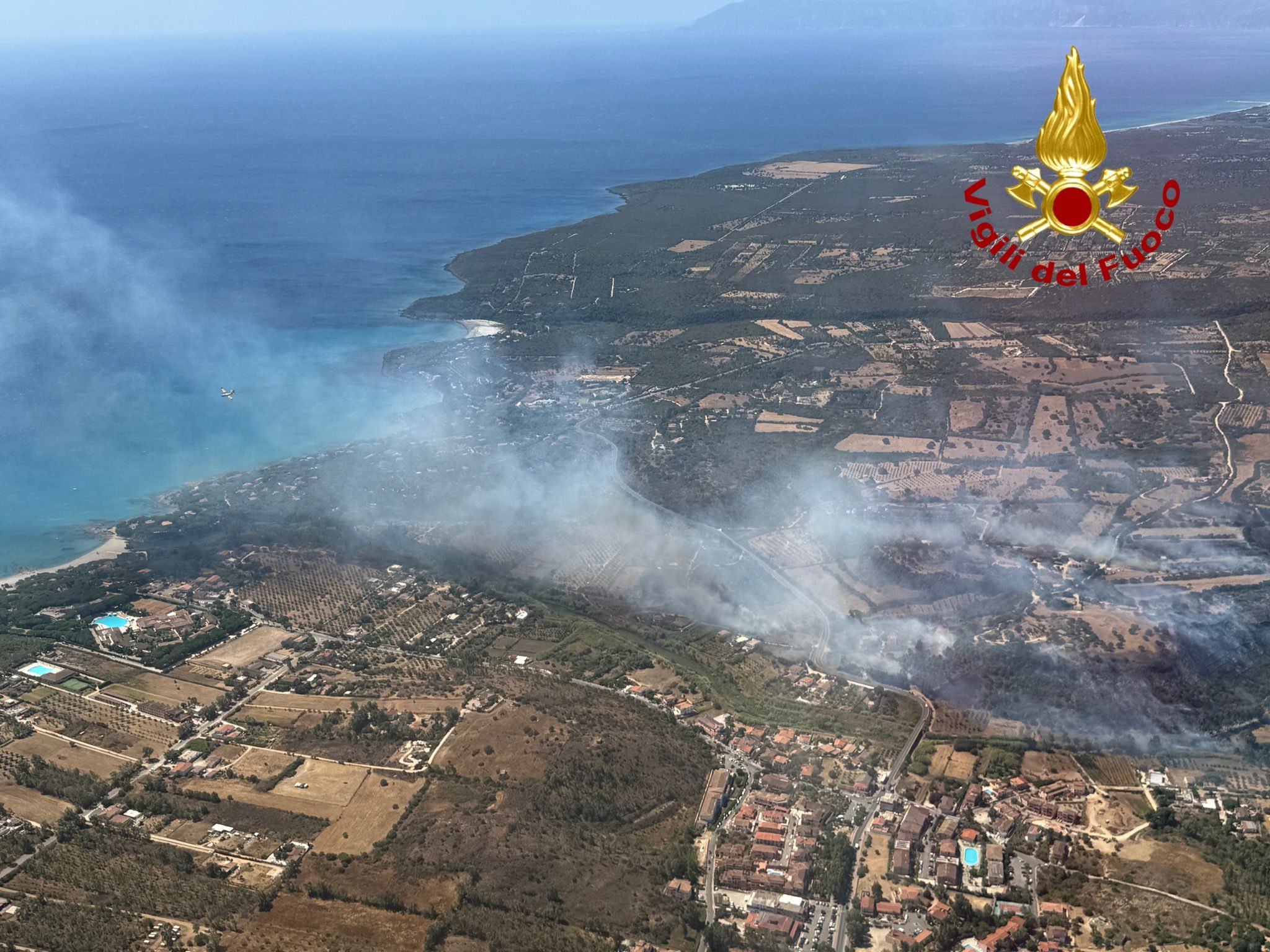 L'incendio di oggi 28 luglio a Orosei, in Sardegna. Credit: Vigili del Fuoco