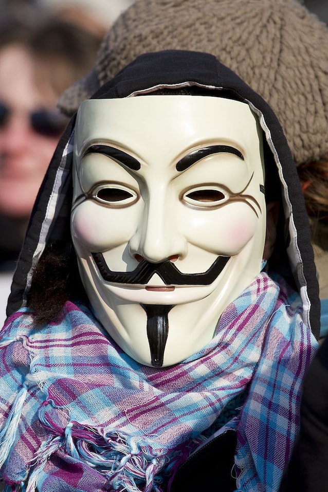 La maschera di Guy Fawkes (credits Pierre-Selim via Wikimedia Commons)