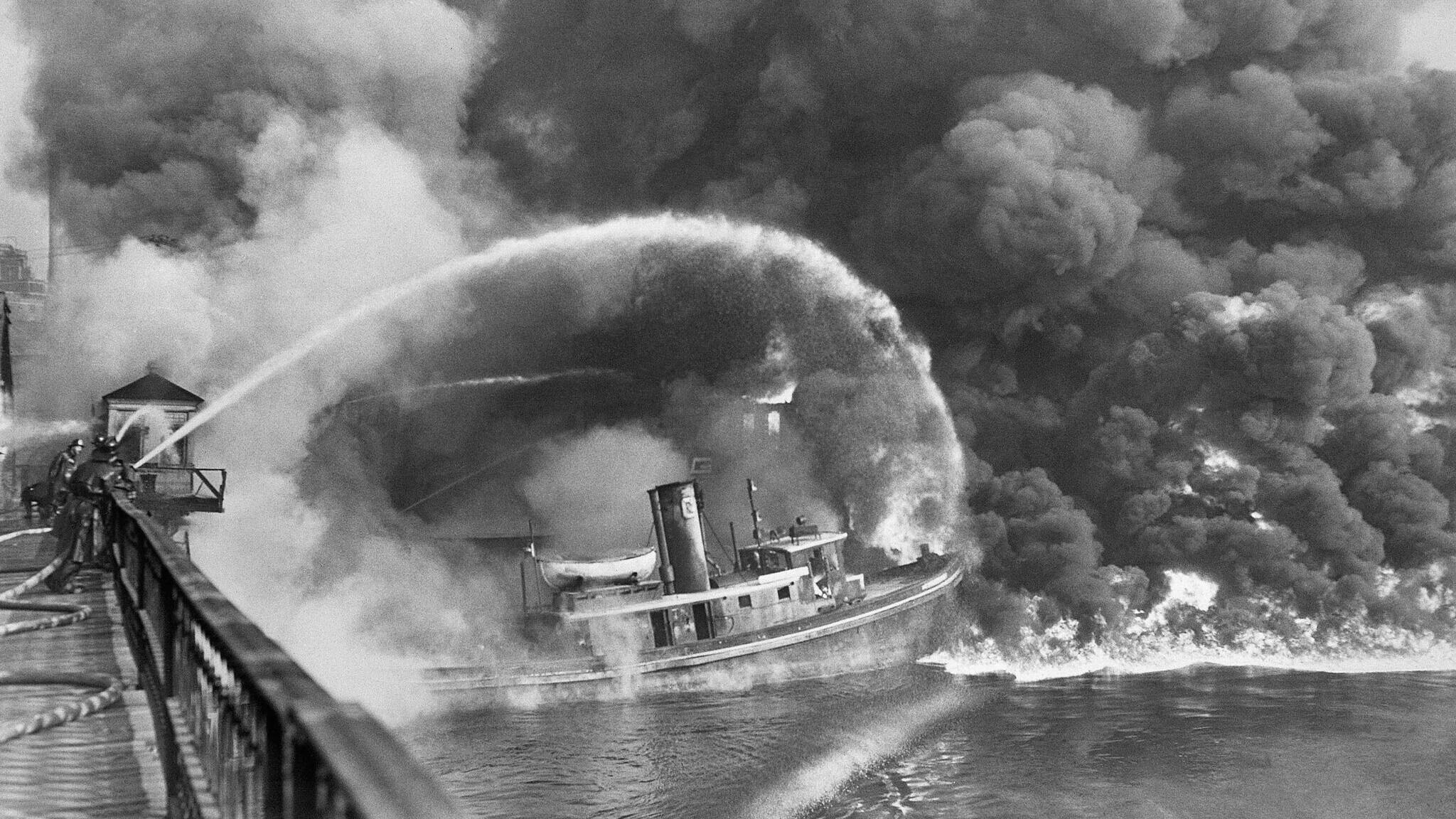 cleveland fiume in fiamme