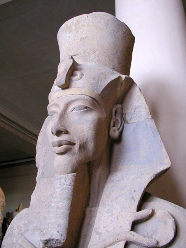 Busto di Akhenaton scampato alla distruzione