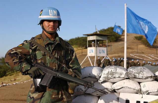 Un casco blu boliviano (Wikimedia Commons)