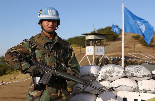 Un casco blu boliviano (Wikimedia Commons)