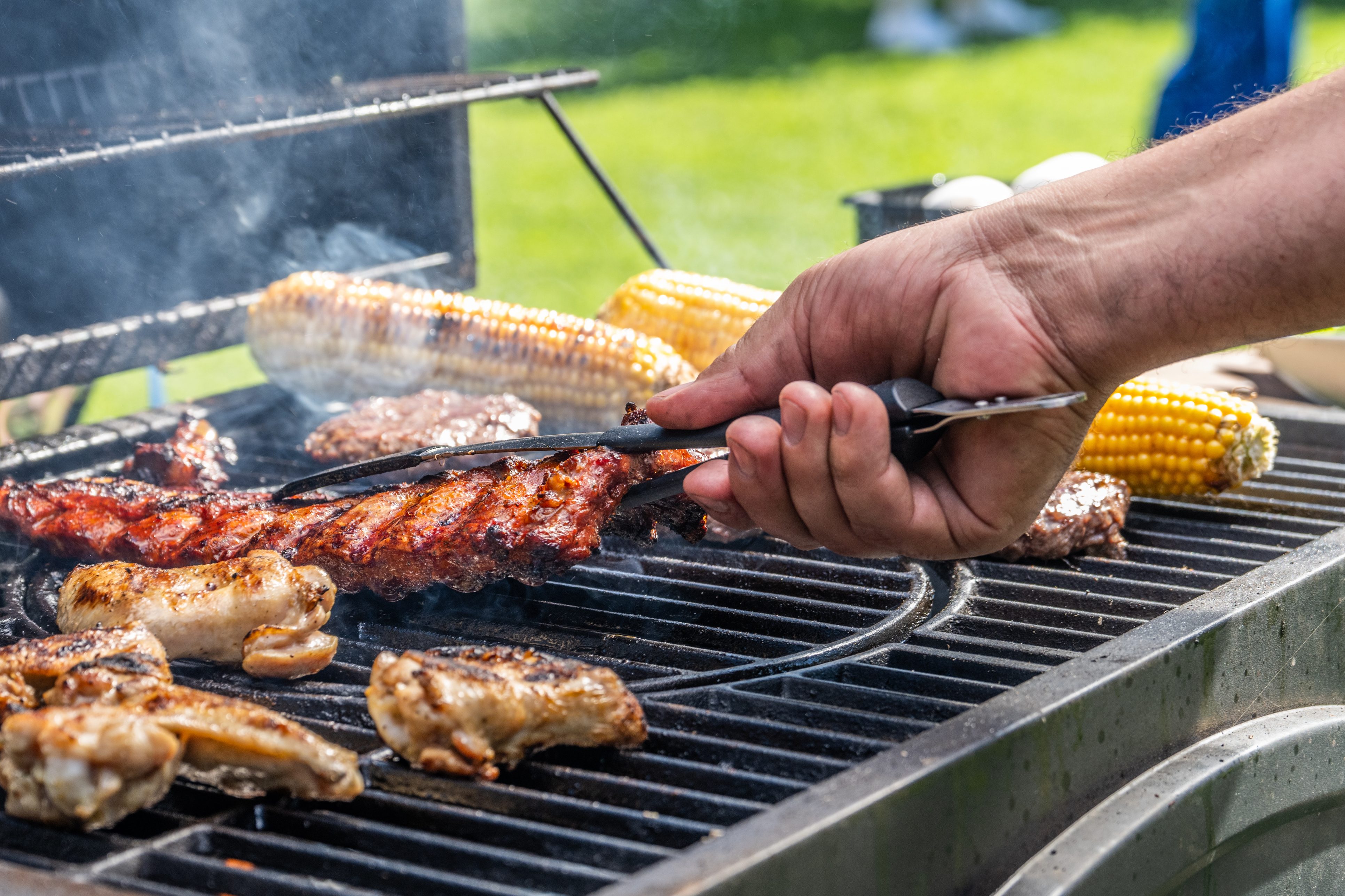 griglia sporco barbecue pulire