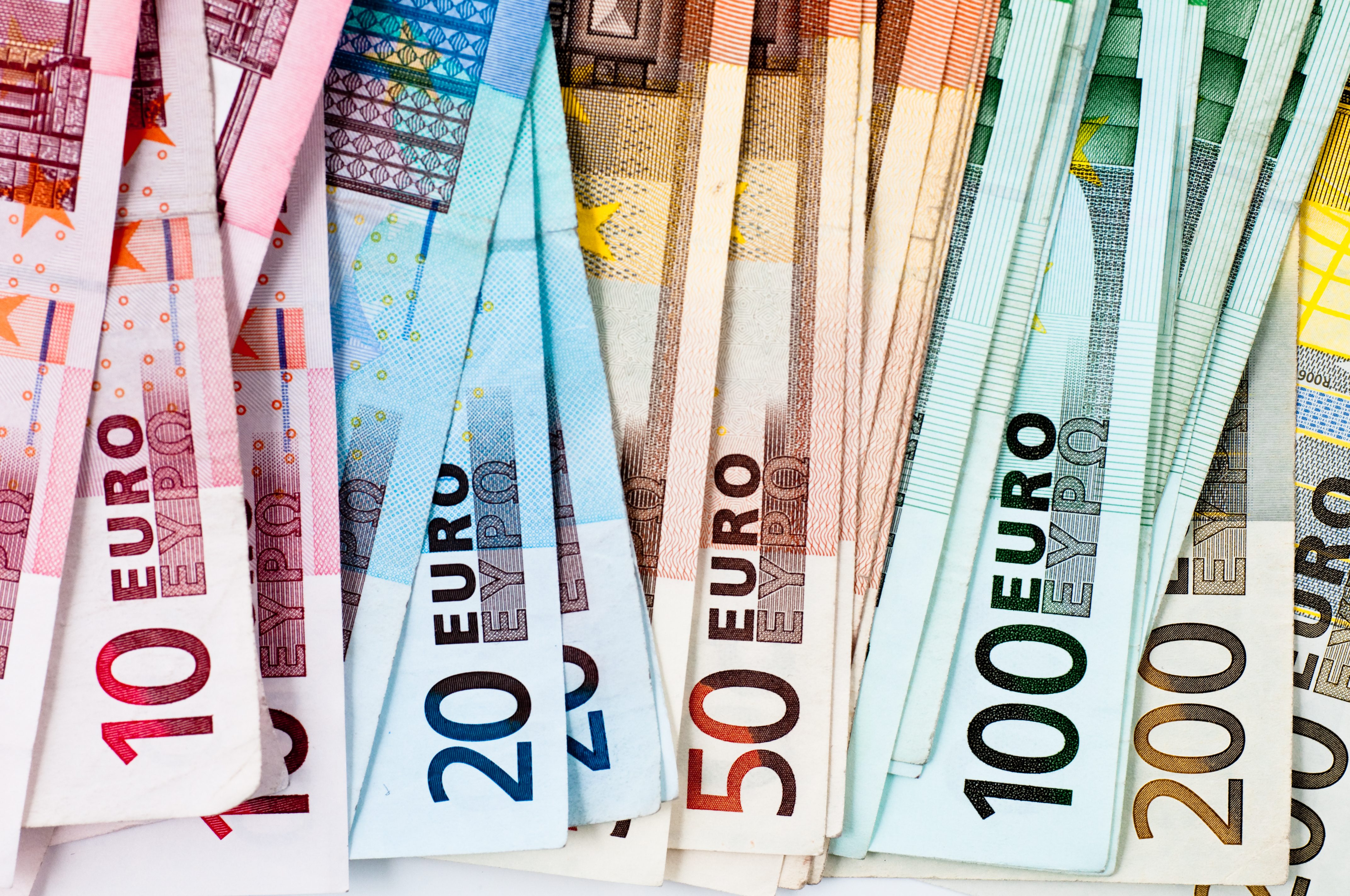 stipendi italia europa