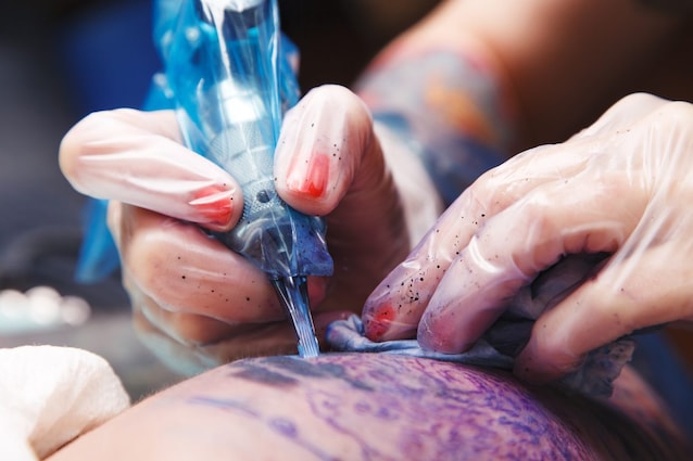 tatuaggi aghi lesione pelle
