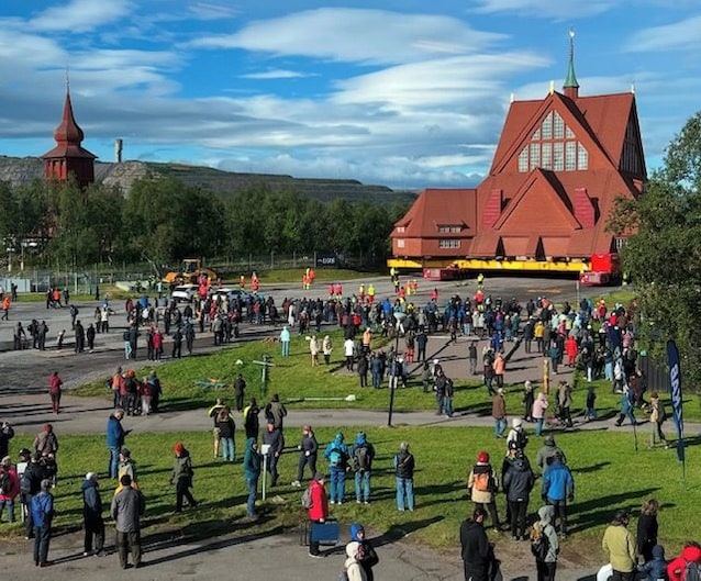 turisti-chiesa-kiruna