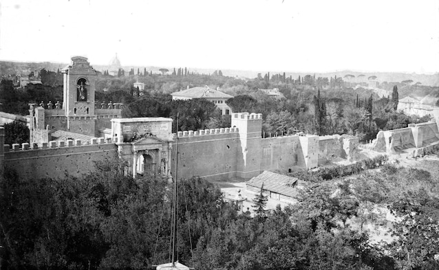 Porta Pia e, nei pressi, la Breccia (Wikimedia Commons)
