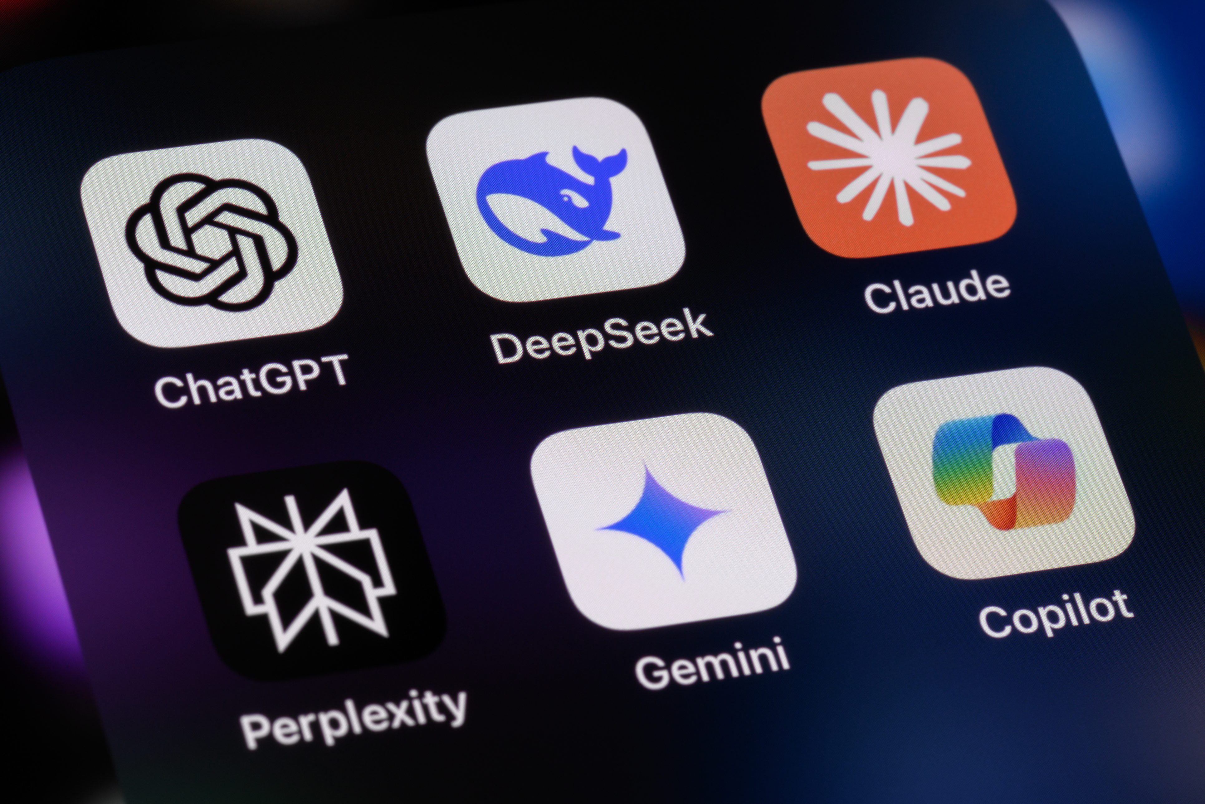 Perché ChatGPT inventa le risposte? Lo studio di OpenAI