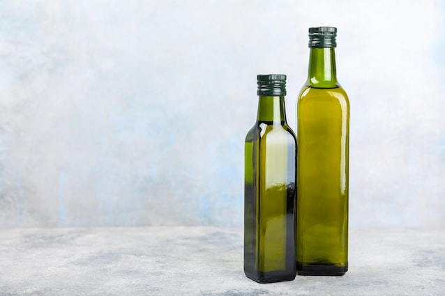 olio in bottiglie scure