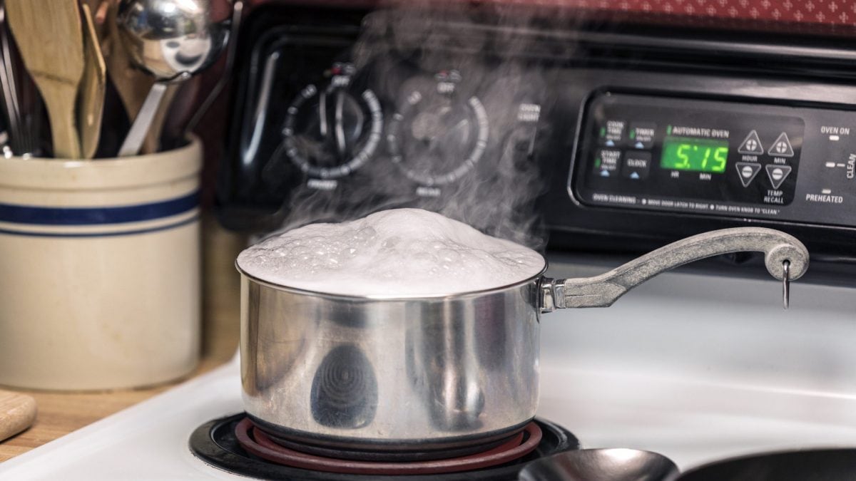 pentola acqua traboccante