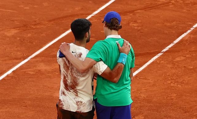 Carlos Alcaraz e Jannik Sinner al Roland Garros. Twitter