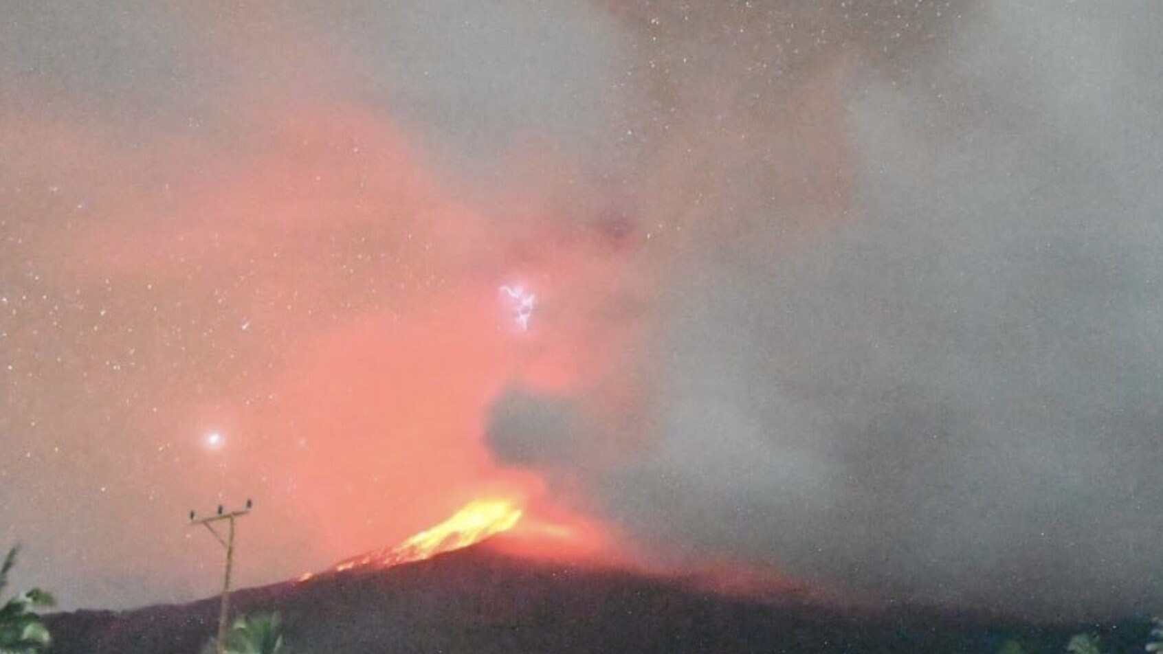 eruzione-laki-laki-vulcano-indonesia
