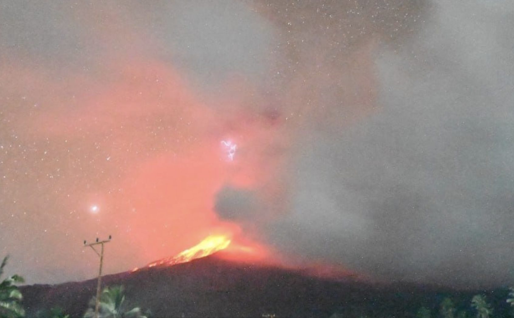 eruzione-laki-laki-vulcano-indonesia