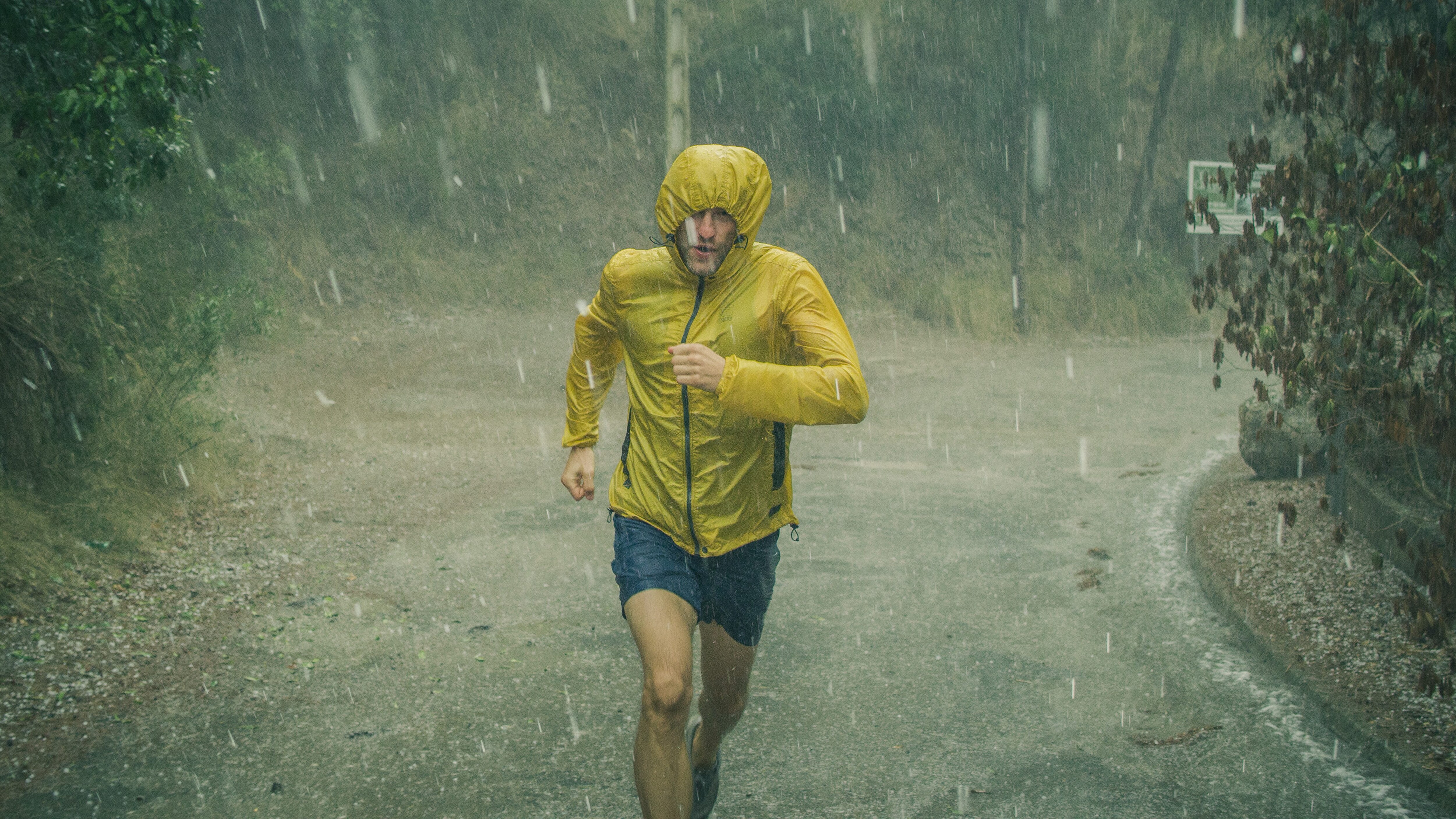 correre o camminare con pioggia