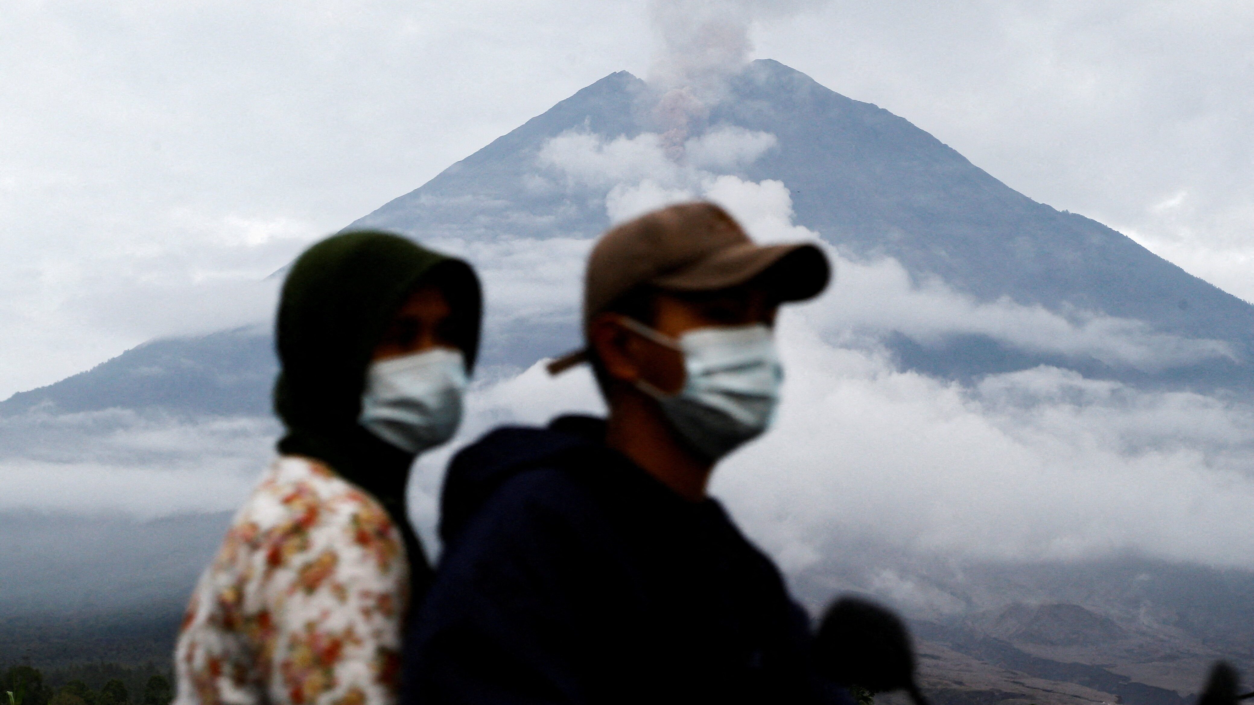 eruzione semeru indonesia