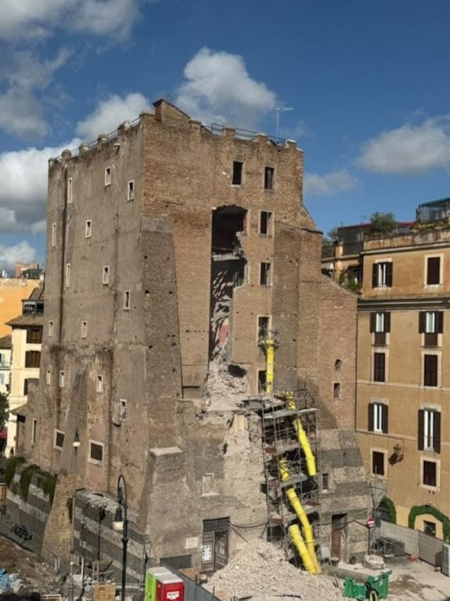 torre dei conti crollata