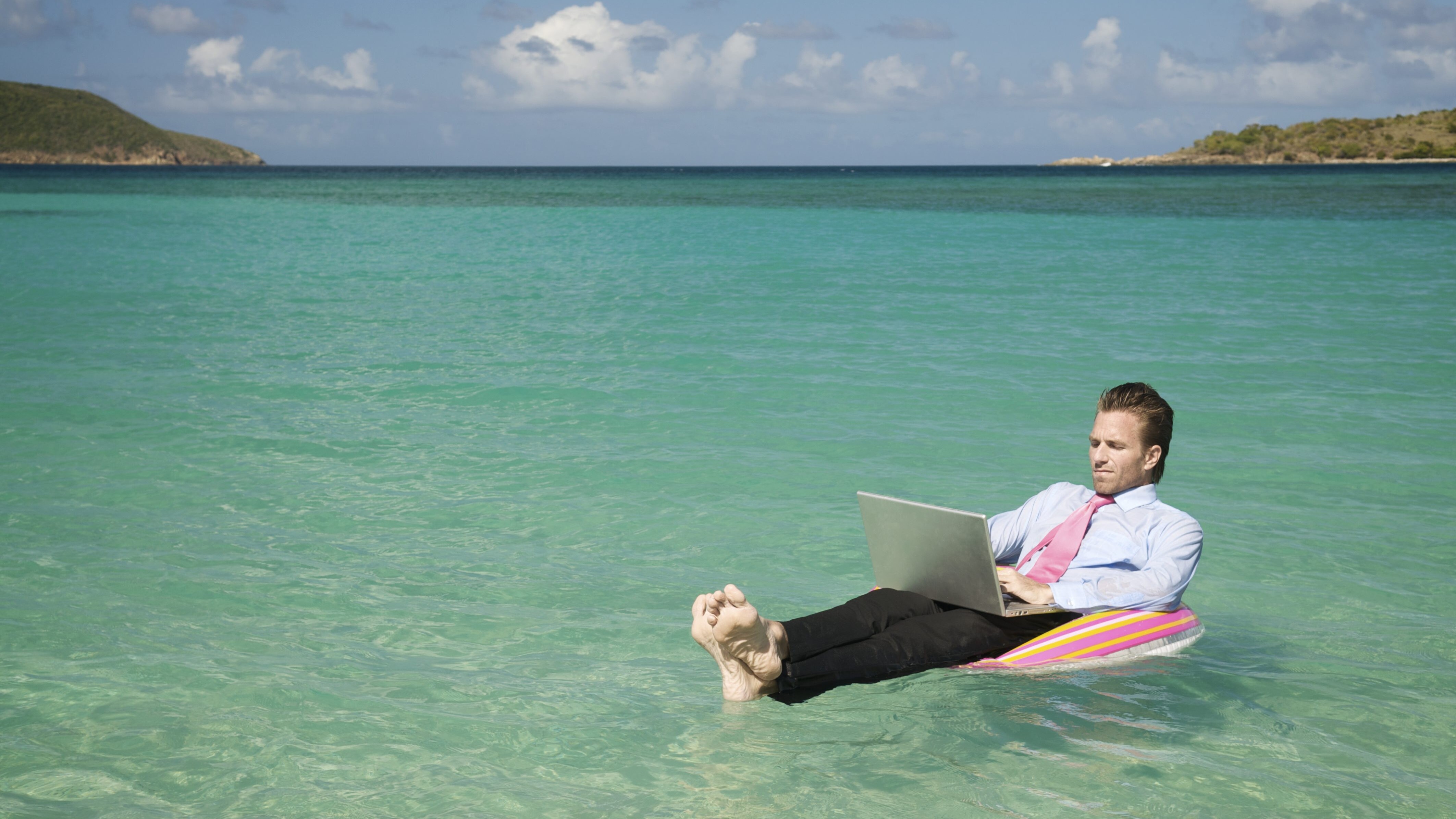 gli italiani lavorano anche in vacanza