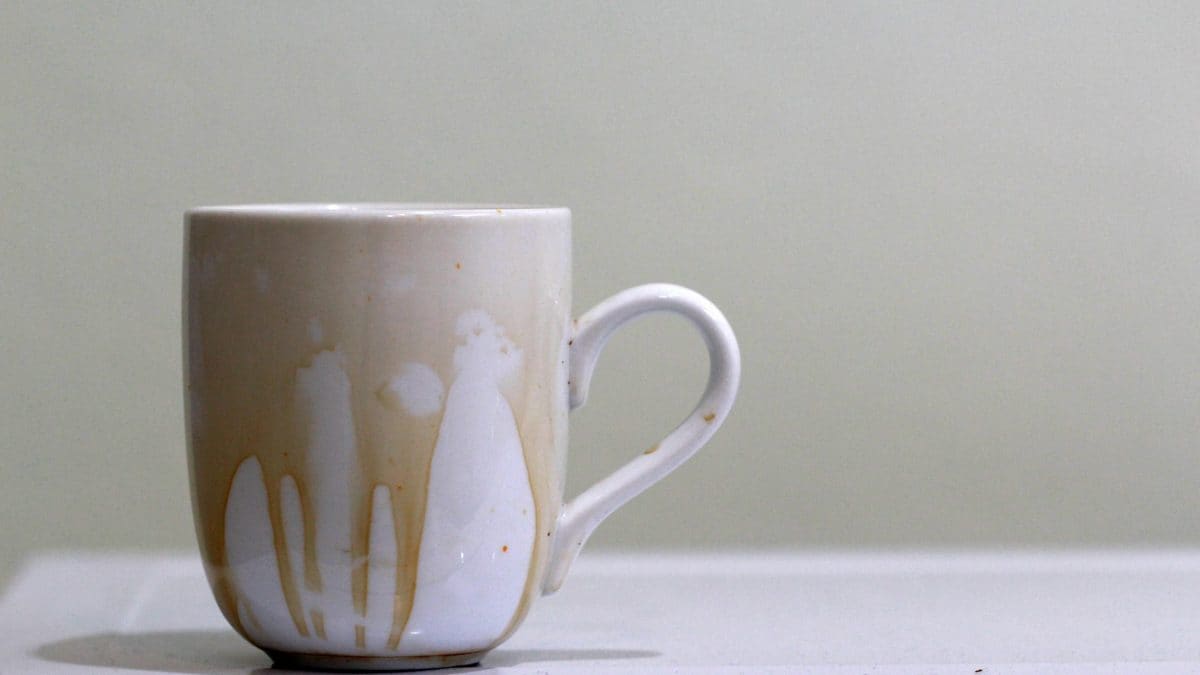 rimuovere macchie caffè ceramica