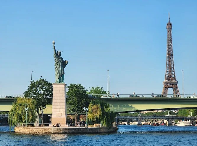 statua-libertà-parigi